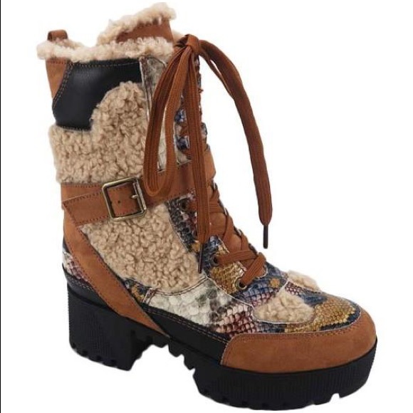 Shoes - Trendy and stylish combat boot
